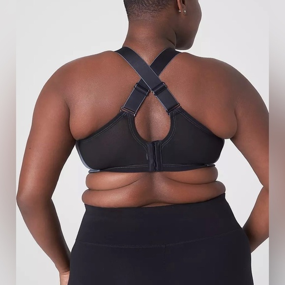 Livi Active Molded Cup No Wire Sports Bra - Picture 3 of 9